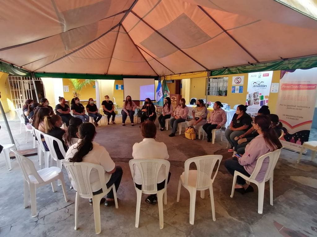 latinasenpoder's tweet photo. #Guatemala Presente. Seguimos con las visitas a comunidades en los países de mesoamęrica y el Caribe
Se pueden sumar en línea mañana:
https://t.co/tJu2VFLQKK
#CumbreWomen2021 #ISummitTransnacional #LatinasEnPoder #latinxheritagemonth #Latinas #Latinx #latinxowned #latinxcreated https://t.co/hHepqMFbrd