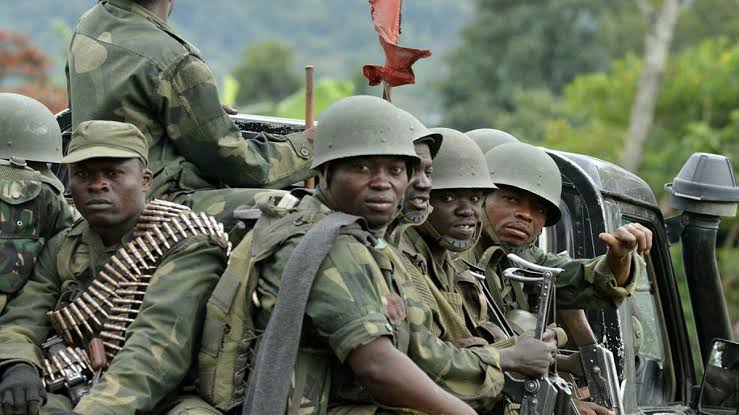 MaishaRdc's tweet photo. #FIZI_SK_RDC: Une semaine avant l'attaque du village de #MAGUNGA, les @FARDC_off étaient alertées sur cette probable incursion des Maimai. Mais les @FARDC_off n'ont rien fait pour empêcher une attaque qui vient des faire des morts dans et des vaches razziées.1.(13/10/021) https://t.co/NxP5i6EQYd