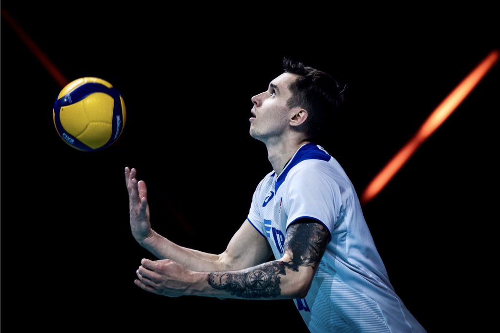 С днём варенья, Денис🍯

Доигровщику <a href="/vcdynamo/">ВК «Динамо» Москва</a> и сборной России — Денису Богдану — сегодня 25🎂

Поздравляем🥳

#RusVolleyTeam