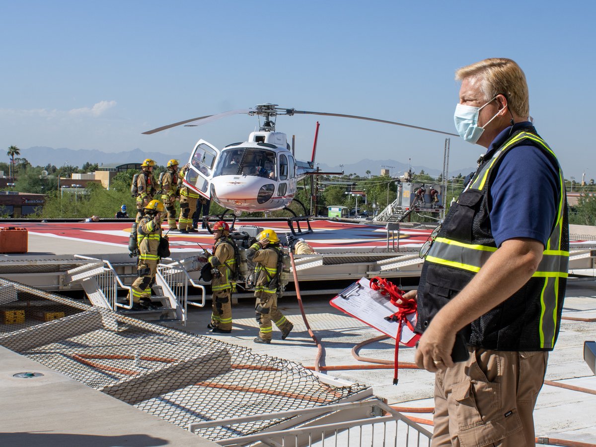 HonorHealth's tweet photo. At HonorHealth, our team of security and central communications professionals protect the physical safety of patients and team members, train for emergencies, support network operations and assist in countless other ways - big and small. Thank you! #HealthcareSecuritySafetyWeek https://t.co/Yi7cKAZkSE