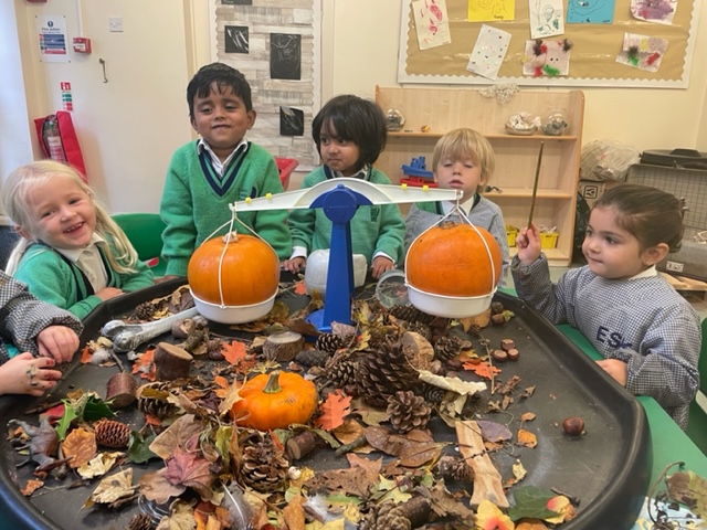 LadyLanePark's tweet photo. Kindergarten pupils began to be curious about how many conkers weighed the same as a pumpkin? So out came the weighing scales! Which led to lots of talk about heavier, lighter, one more and they are the same. #eyfsmathematics #learningthroughplay #childled #autumnprovacation https://t.co/EM7x5SQdoV