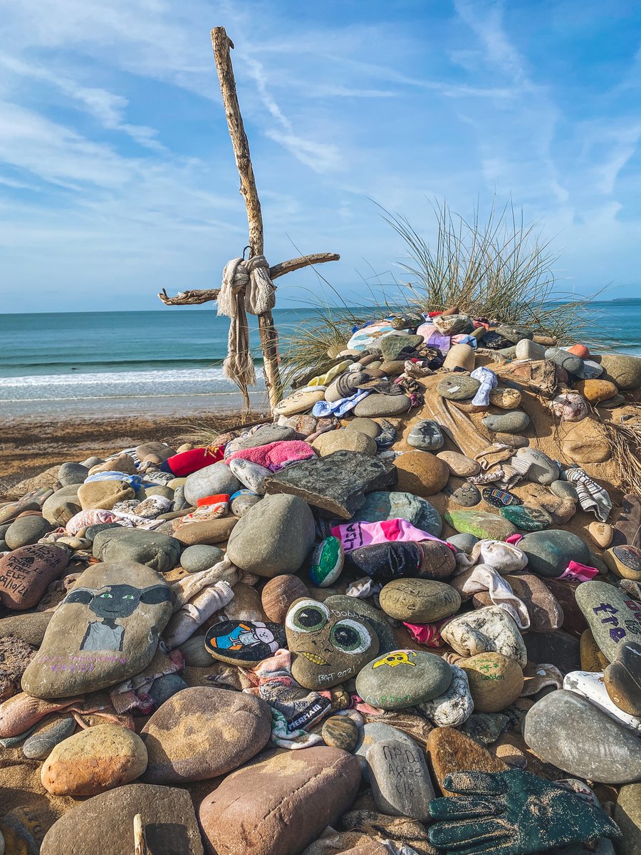 BluestoneWales's tweet photo. "Such a beautiful place to be with friends" - Dobby The House Elf🧙‍♂️✨🌊
That is exactly how we feel about Freshwater West💙
#mybluestonebreak #harrypotter https://t.co/aQMO1dASXv