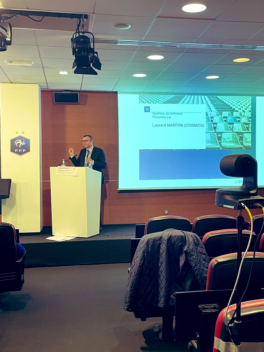 C2Fofficiel's tweet photo. ⏱ 16h00' Place à la synthèse de la journée par le Directeur Général du @CoSMoSportif Mr @laurentmartini. 🔵🔴
#U2C2F #seminaire #PourvousParvous https://t.co/oZoGn0mYD5