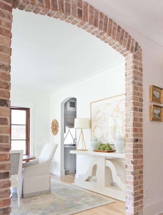 Tritterfeefer1's tweet photo. Oh, October! We are still dreaming of the sandy days and white-capped waves. Luckily, the Tritter Feefer Sunset Console pedestal, shown in our Light Seaside finish, reminds of the perfect wave. 

By @eh_interiors
Photo by @kristen.mayfield

#tritterfeefer #tritterfeefertribe https://t.co/27VKwUwuOk