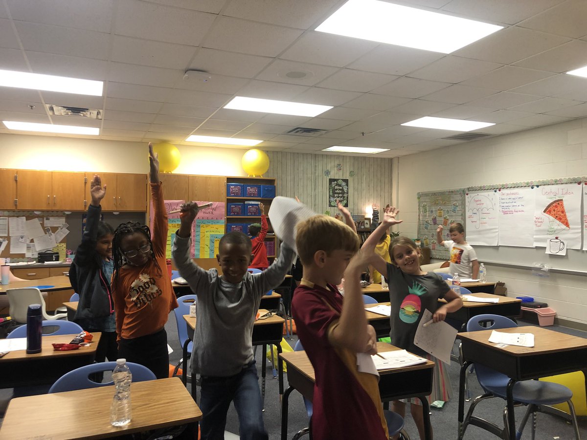 misslesku's tweet photo. Our students used Hand up, Pair up, Share to analyze their partners’ nonfiction text structures! #webblc #webbstudentdiscourse https://t.co/WSdfPiFuYt