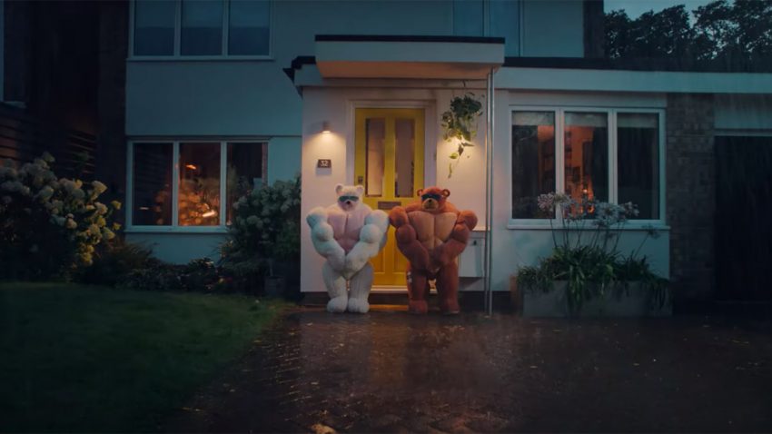 mkdirecto's tweet photo. Dos ositos muy "cachas" transforman tu casa en una cálida madriguera en este spot de IKEA
 https://t.co/8N0YA0OvzZ https://t.co/vDTBvCH2KW