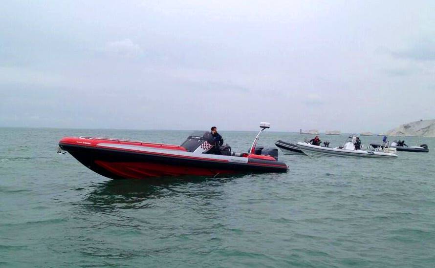 AttitudeCharter's tweet photo. There are ribs and there are RIBs. This is the #Technohull seaDNA 999 Cabin off #TheNeedles #IsleofWight. A very cool looking boat hey? Or is your taste more for the ones in the background?
https://t.co/X6skEFQnhZ https://t.co/IpH0vgwD5K