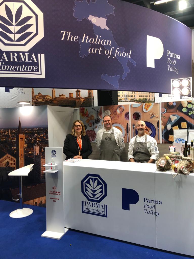 ParmaAlimentare's tweet photo. Saluti da @anugacologne! Siamo tornati a volare per promuovere l'#agrifood parmense nel mondo! #ParmaFoodValley #ParmaCityOfGastronomy https://t.co/d2zHqPV9n7