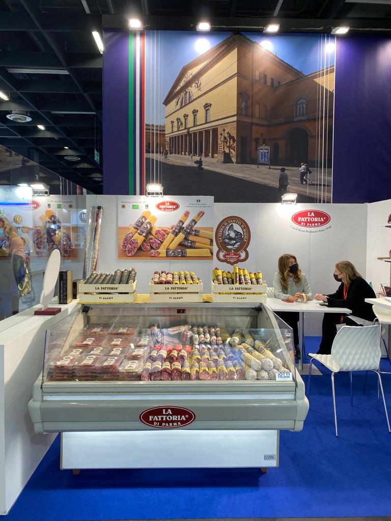 Saluti da <a href="/anugacologne/">anuga</a>! Siamo tornati a volare per promuovere l'#agrifood parmense nel mondo! #ParmaFoodValley #ParmaCityOfGastronomy