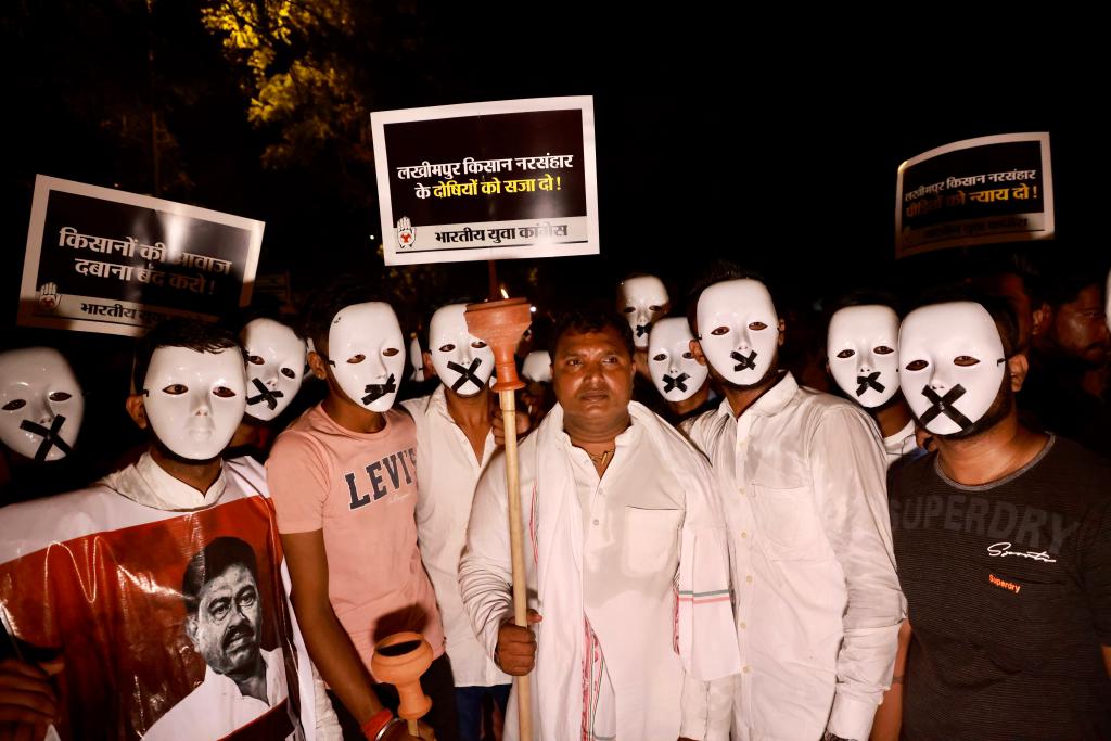 IYC's tweet photo. जब कोई किसान या जवान मरता है,
तो समझना पूरा हिन्दुस्तान मरता है।
#KisanKoNyayDo https://t.co/v32LPIFFGb