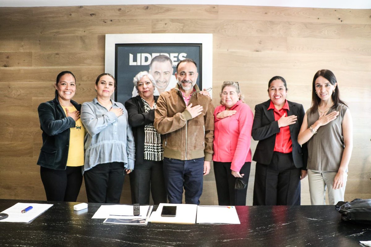 FerFlores_Emp's tweet photo. Conocer de primera mano las necesidades de los alumnos y maestros de Metepec, y ser partícipe de una mejor calidad educativa, es un eje fundamental en el que ya trabajamos. Con atención escucho y busco con soluciones, de la mano de maestras de estancias infantiles del municipio. https://t.co/ksfWbaMh1T