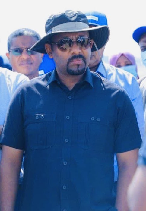 GofeBalami's tweet photo. “ለመለወጥ ፍላጎት ከሌለህ የሚረዳህ የለም፤ለመረዳት የመጀመሪያው እርምጃ መፈለግ ነው፤ ለመለወጥ የምትጓጓ ከሆነክ የሚያቆምህ የለም፤ለጊዜው በር የሚዘጋ ይኖራል ግን ጠቅልሎ ሊያቆምህ አይችልም፡፡” ዶ/ር ዓቢይ ���ህመድ https://t.co/BvlUHOIuRW