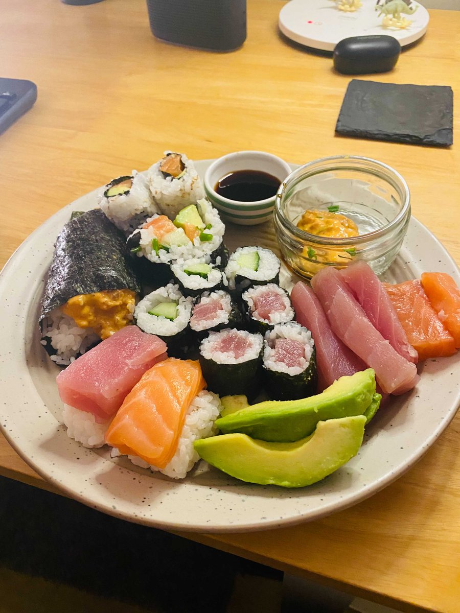 vesonnautical's tweet photo. Last week, our London office members rolled their sleeves up to roll some fresh sushi during a sushi making event! Thank you to our knowledgeable host, Japanese chef and author Yuki Gomi with @Yukiskitchen, for helping us create a delicious and beautiful meal. #lifeatveson https://t.co/SqMyPw5NBw