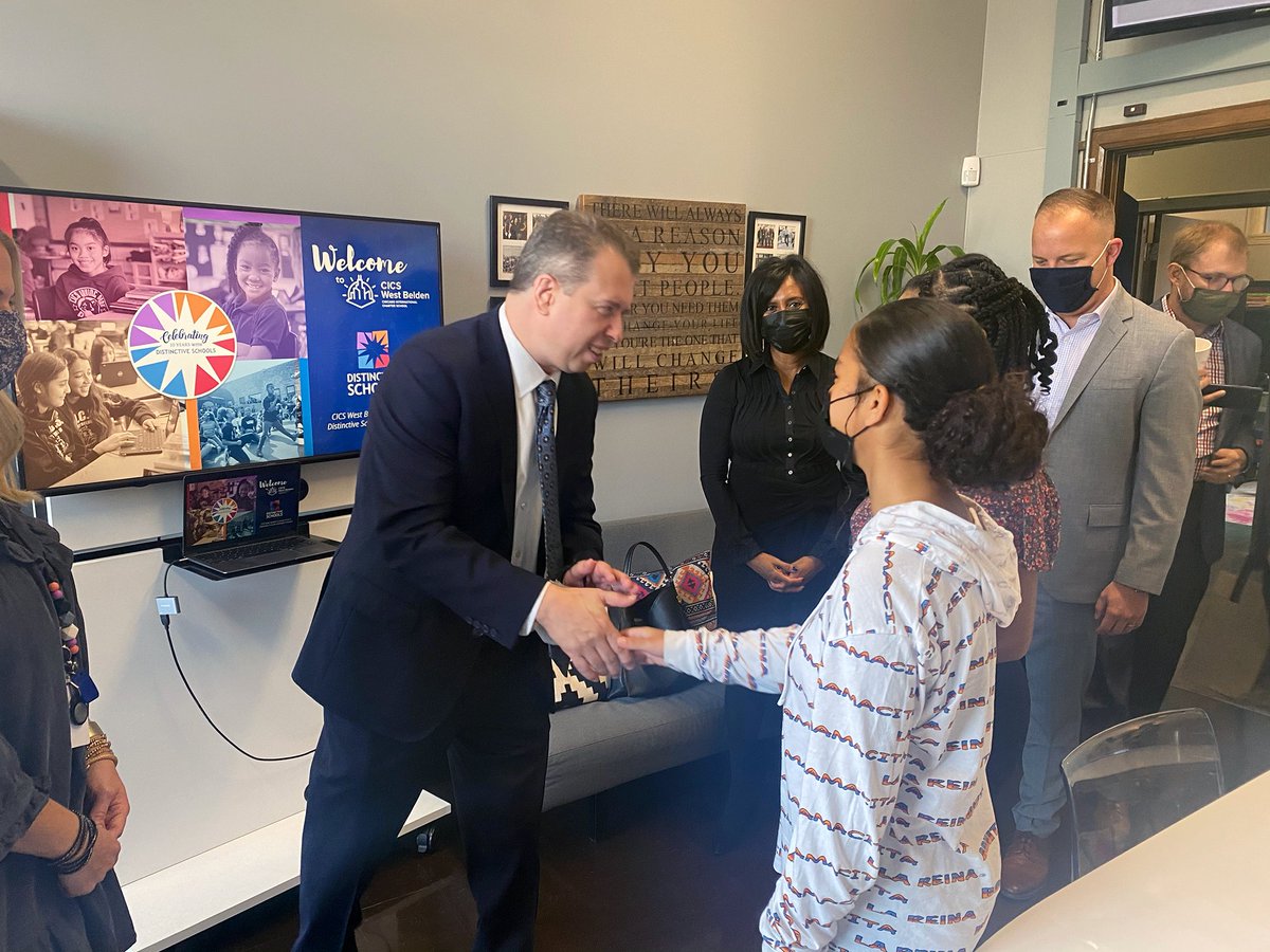 Distinctive_Edu's tweet photo. We're honored to have welcomed CEO Martinez from @ChiPubSchools to our @CICSWestBelden campus! We're thrilled to hear about how CEO Martinez believes that all children can and will rise to any challenge, something we deeply believe in. Thank you for visiting! #WeAreDistinctive https://t.co/Kzb2xh5TSF