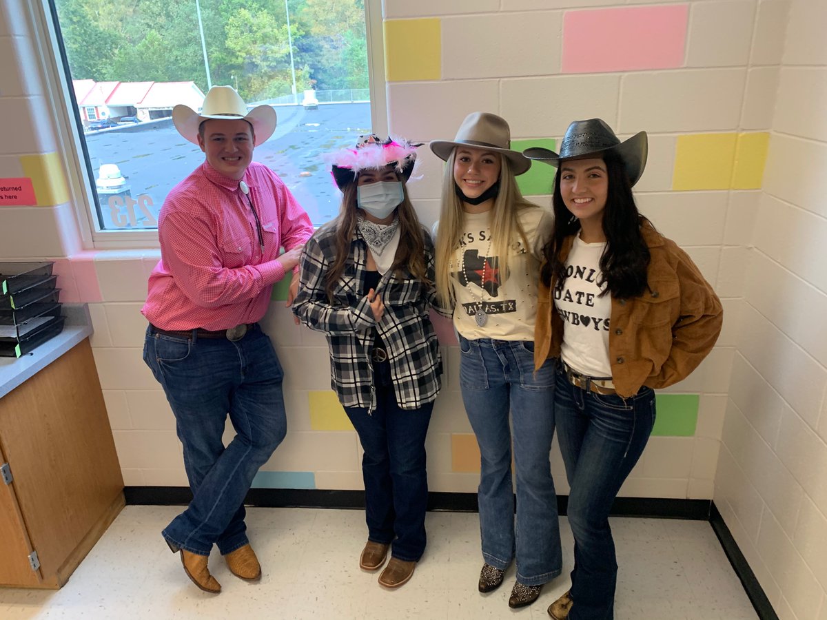 audreyxdingess's tweet photo. western wednesday 🤠 #TigerAPLang https://t.co/7bADRRCPjN