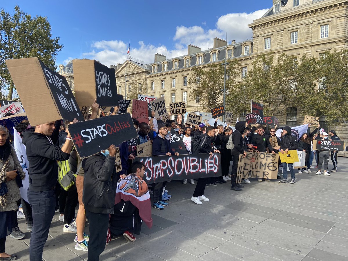 En soutien aux étudiant.es de la filière STAPS qui manifestent cet après-midi pour demander plus de moyens pour la filière et des équipements rénovés. À trois ans des Jeux de #Paris2024, il y a urgence à investir dans le sport #STAPSOubliés @partisocialiste