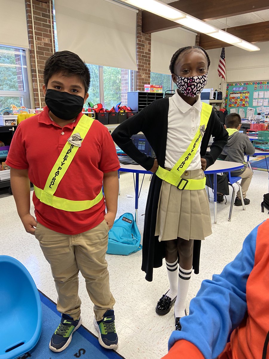 MrsCarlaDecker's tweet photo. Representing room 604 safety patrol! 👮 https://t.co/X5jvkcPS7x