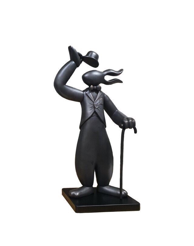 Vkhopee's tweet photo. Taehyung bought this bunny art piece omg😭😭🖤 https://t.co/kRnrBRQ0uH