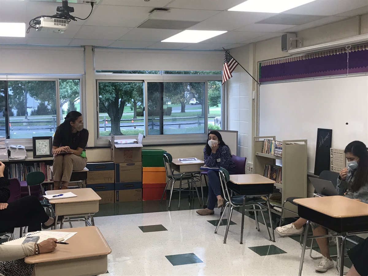 Today we learn, grow &amp; get ready to glow w phonics in 3rd thx to our TC coach <a href="/ewhitehouse09/">Elise Whitehouse</a> <a href="/CoachClasalle/">Colleen LaSalle</a> @JJCsupervisor @FTSELASup <a href="/DottieSpecht/">Dottie Specht (Dorothea Specht)</a> @FT_Schools <a href="/CatenaColts/">@Catenacolts</a> #letsglowjjc