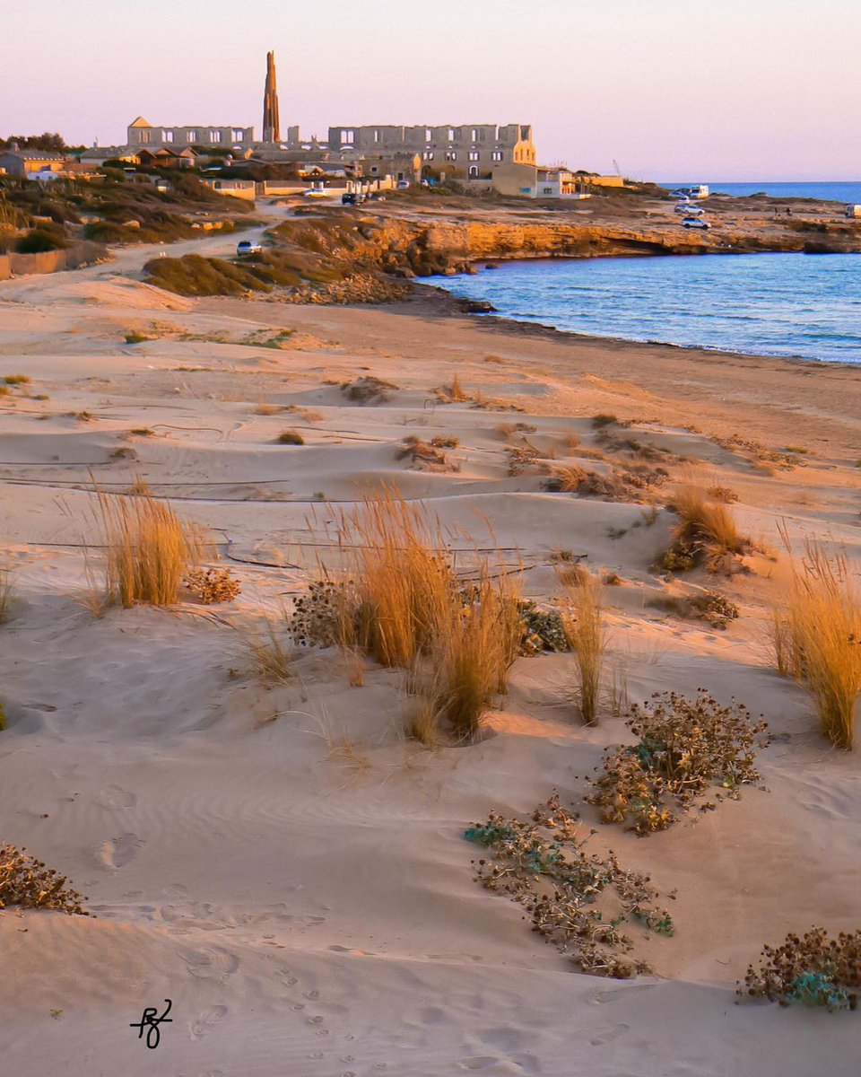 Per i locali è “u stabbilimientu bruciatu” (la fabbrica bruciata), per i turisti è "la Mannara di Montalbano" e pare che <a href="/VittorioSgarbi/">Vittorio Sgarbi</a> la defini' "una basilica laica nel deserto". Conoscete la Fornace Penna?

📷 Ferraro

#Sampieri #Scicli #visitsicilyinfo