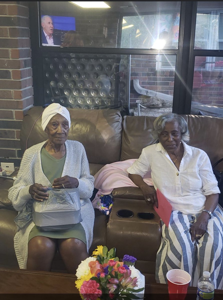 gorjussivy's tweet photo. My grandma is 96 &amp; her sister is 94. It’s such a blessing 🌹 god please continue to bless them ! https://t.co/TjqbNBYJss