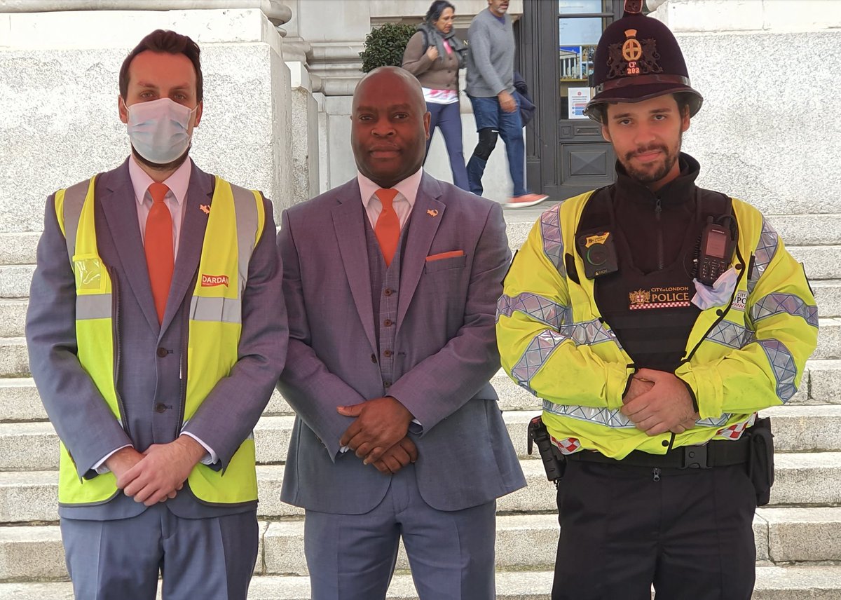 Our fantastic <a href="/REXshopper/">The Royal Exchange</a> Royal Exchange team taking part in Hi! Visibility Day in collaboration with <a href="/CitySecurityCo2/">CitySecurityCouncil</a> and <a href="/CityPolice/">City of London Police</a> on 30th September. Our theme for the day was 'The Power of Hello'

#TeamDardan #DardanCommunity