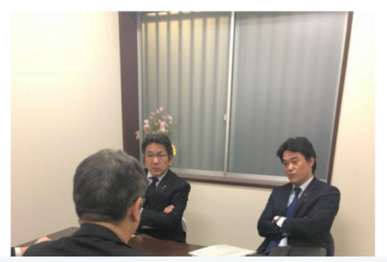 池田信夫 (@ikedanob) on Twitter photo <a href="/asahi/">朝日新聞(asahi shimbun)</a> 赤木俊夫氏が自殺したのは、杉尾秀哉・小西洋之氏が財務省に乗り込んで「森友の決裁文書を出せ」と要求した翌日。その相手が本人だったかどうかより「翌日」という点が重要だ。それを反省しないで名誉毀損訴訟とは、自分の罪を反省していないのか。agora-web.jp/archives/20519… <a href="/asahi/">朝日新聞(asahi shimbun)</a> 赤木俊夫氏が自殺したのは、杉尾秀哉・小西洋之氏が財務省に乗り込んで「森友の決裁文書を出せ」と要求した翌日。その相手が本人だったかどうかより「翌日」という点が重要だ。それを反省しないで名誉毀損訴訟とは、自分の罪を反省していないのか。agora-web.jp/archives/20519…