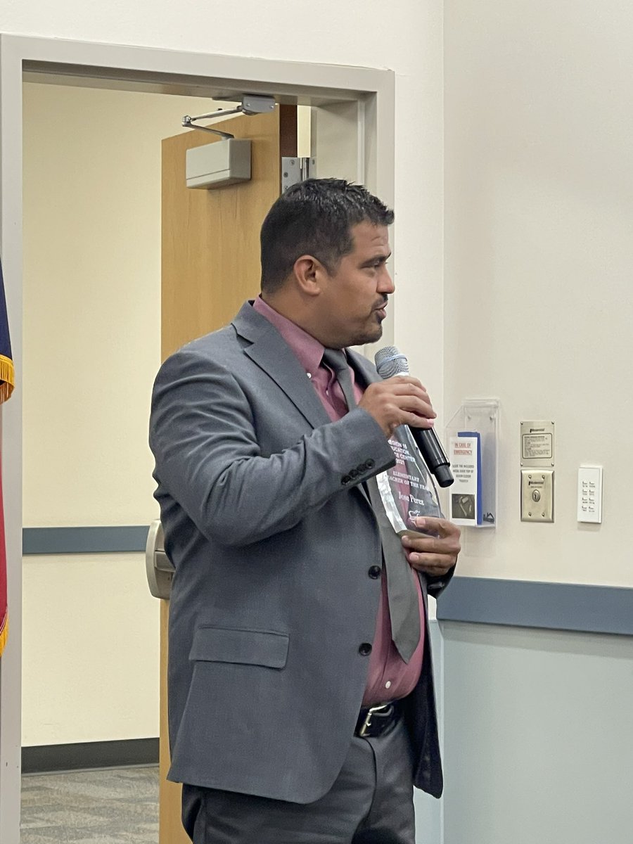 daughtrykea7's tweet photo. So so proud of Joe Perez! It was such a blessing to see him honored at R16 today! Congratulations, Joe, on being R16’s elementary teacher of the year! So deserved! #PampaProud #ItsHarvestTime @pampaisd https://t.co/Gz7ngGen1I
