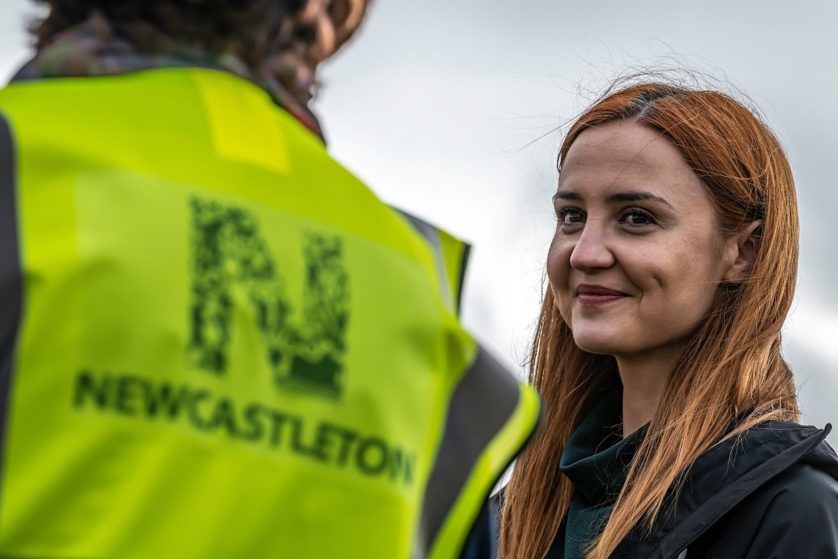 ScotGovNetZero's tweet photo. Land Reform Minister @MairiMcAllan has announced more than £1 million in Scottish Land Fund grants.
She made the announcement during #communitylandweek21 on a visit to Newcastleton & District Community Trust.
For more ➡️ https://t.co/gCaX1cCrMT https://t.co/9qVKr9BSlz