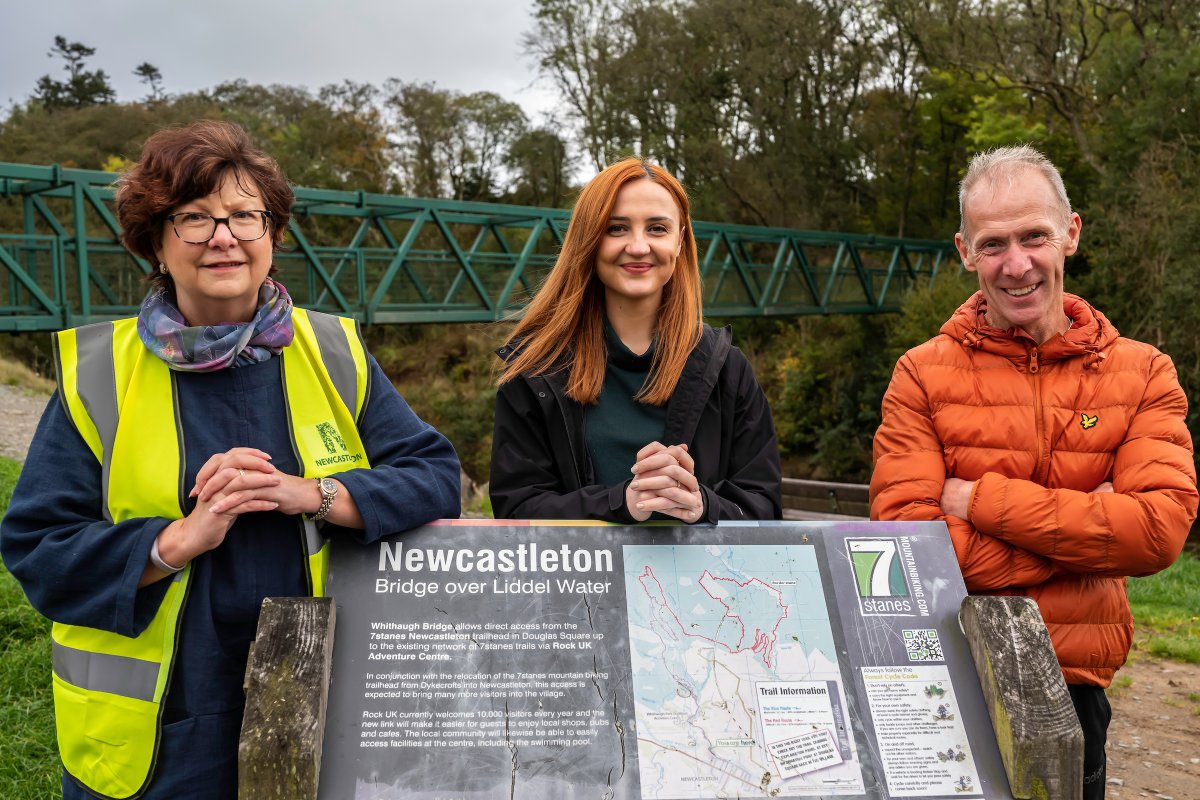 Land Reform Minister <a href="/MairiMcAllan/">Màiri McAllan</a> has announced more than £1 million in Scottish Land Fund grants.

She made the announcement during #communitylandweek21 on a visit to Newcastleton &amp; District Community Trust.

For more ➡️ gov.scot/news/community…