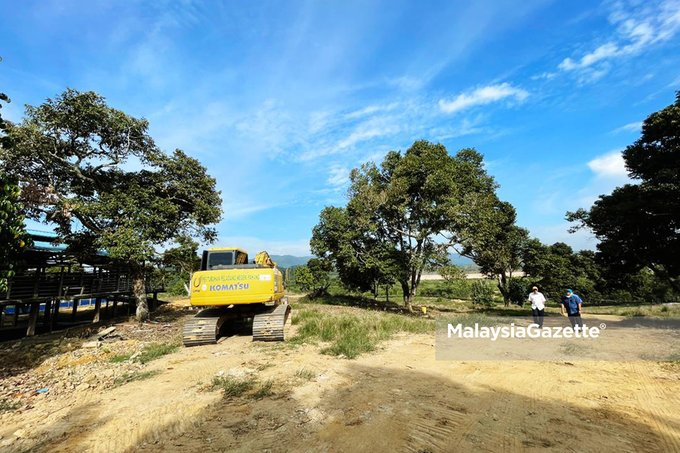 DailyPahang's tweet photo. Sebanyak 400 pokok durian musang king akan ditanam di ladang milik Pertubuhan Peladang Negeri Pahang (#PASFA) di tanah seluas 20 hektar yang dijadualkan bermula Oktober ini. #Malaysia #terkini #berita
https://t.co/fXJXYehW53 https://t.co/WjAh2ChzVq
