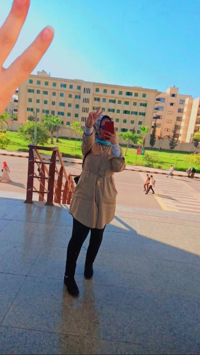 AssmaaOssman's tweet photo. اطول حد ف الجامعه😂😂🧡🤝✨ https://t.co/UqsZPWaATx