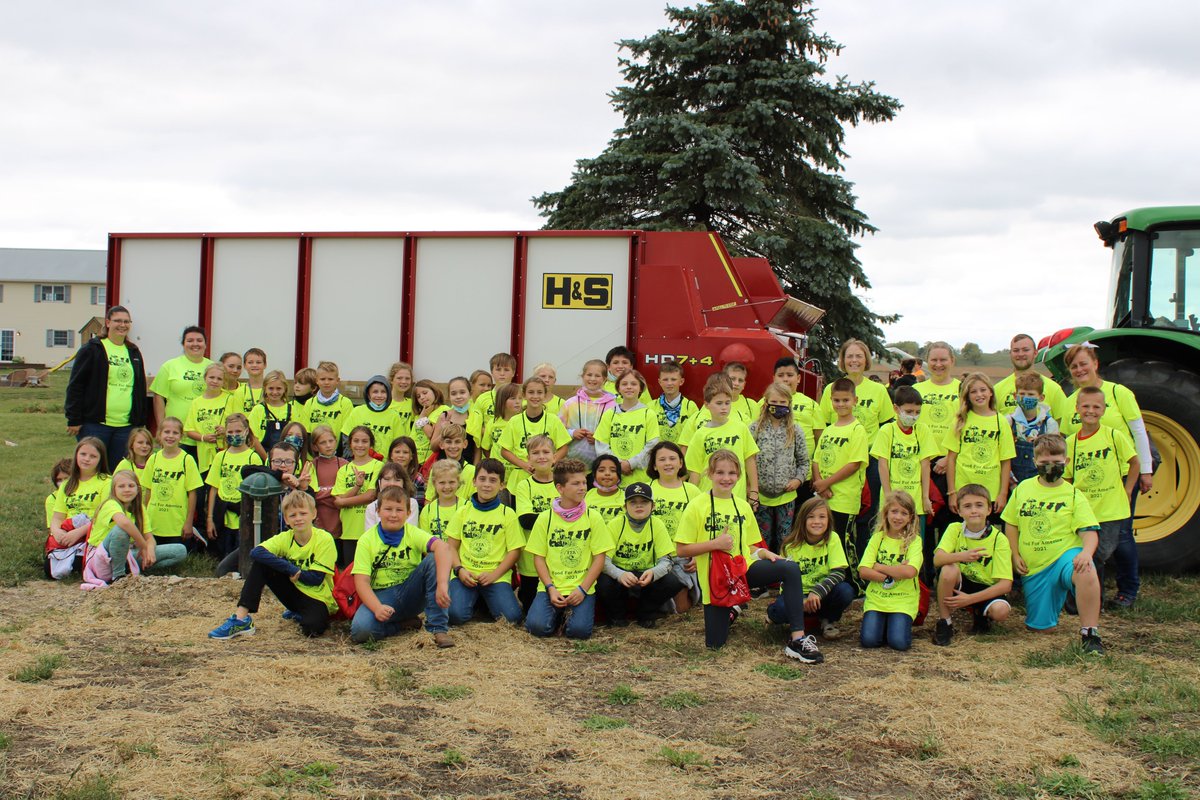 ParkviewSD's tweet photo. On October 5th the #ParkviewCrew 4th Graders got to participate in their first field trip since 1st Grade! ๐คฏ
They went to the #FoodForAmerica event where our own @ParkviewFFA helped out! It was a fun and hands on experience I'm sure these kids won't forget! https://t.co/tVQyEgd69W