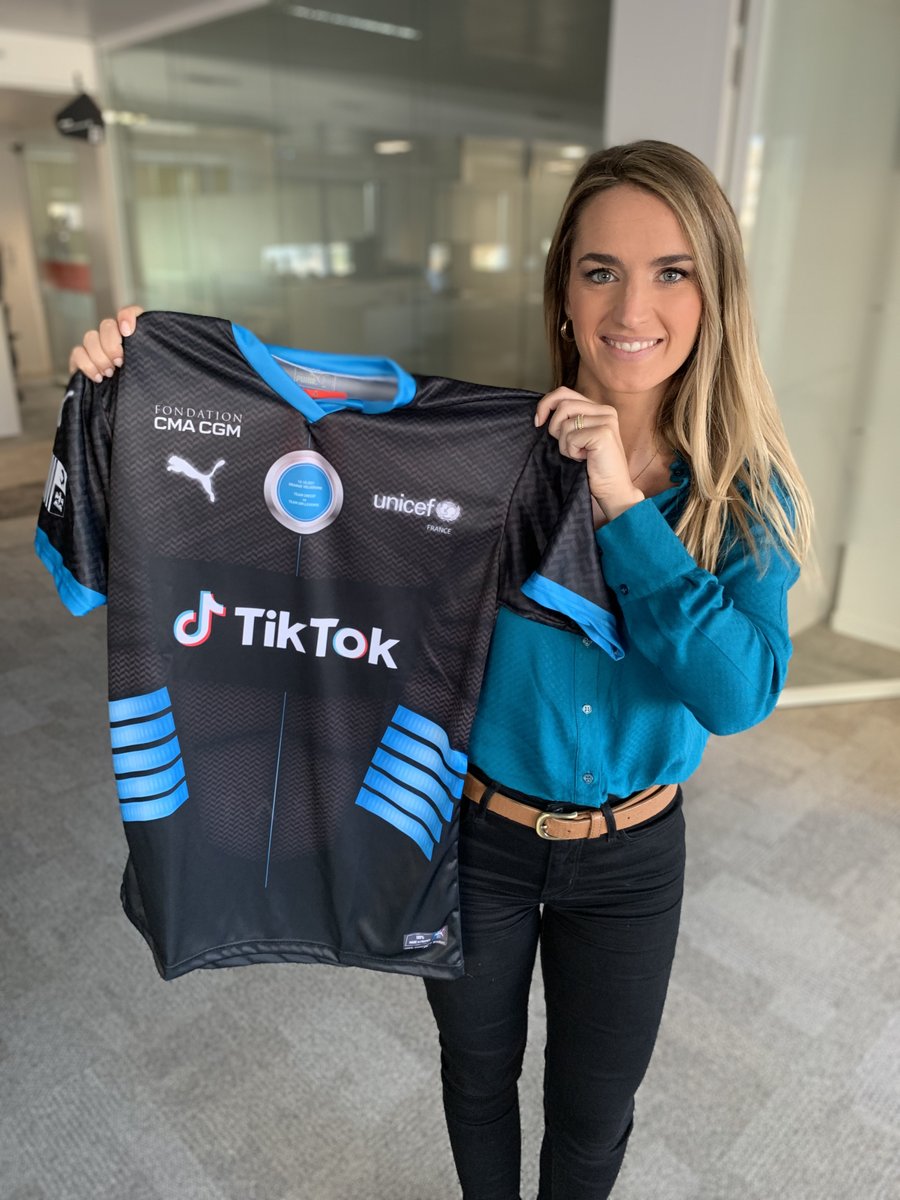 lequipedegreg's tweet image. 🎁 ALERTE CADEAU 🎁

@AliciaDauby3 vous fait gagner le maillot du match des héros, diffusé ce mercredi sur @lachainelequipe à 18h50 ! 

RT &amp;amp; Follow pour tenter votre chance ! 

#EDG