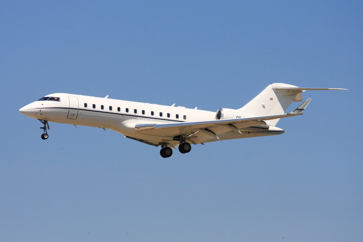 NAAedu's tweet photo. #OnThisDay in #AviationHistory: In 1996, the Bombardier Global Express took its first flight! This model is still in service with approximately 816 built.
#naaedu #wingmenwanted #avgeek #aviationhistory #aviation #aviationdaily https://t.co/ENQdT4eH4G