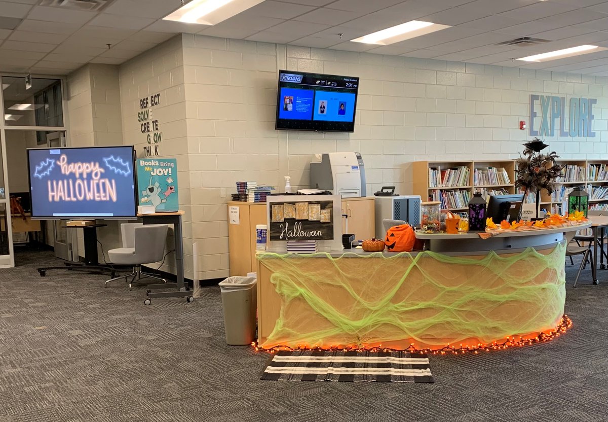 We are ready for Halloween in the Learning Commons! It's time for some spooky reading!