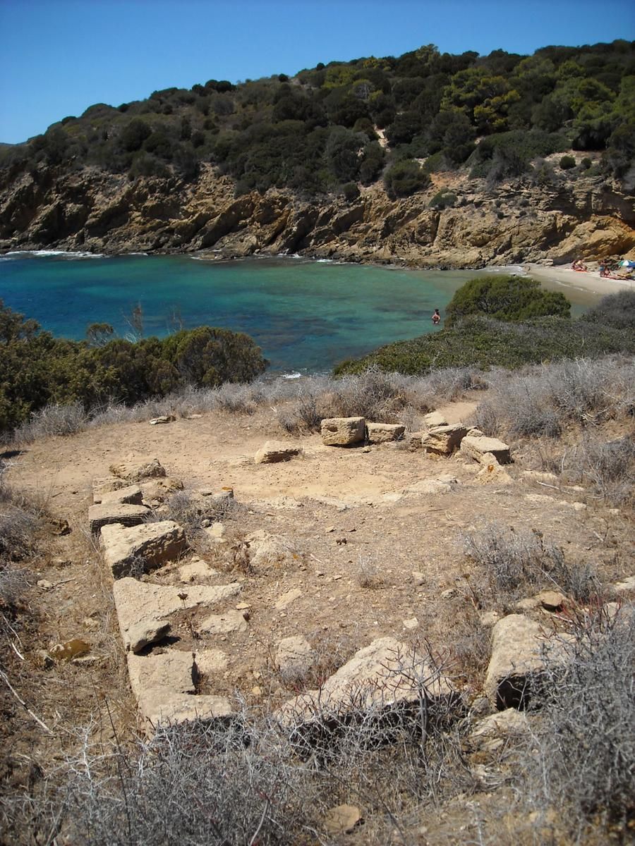 chialaguna's tweet photo. Sardinia is known for its crystal clear sea, but not everyone knows that many centuries ago it was initially inhabited by the ancient Phoenicians. The ruins of Bithia, a few kilometers from Chia, bear witness to this, and today represent an archaeological open-air museum. https://t.co/QJQYMqOpxc