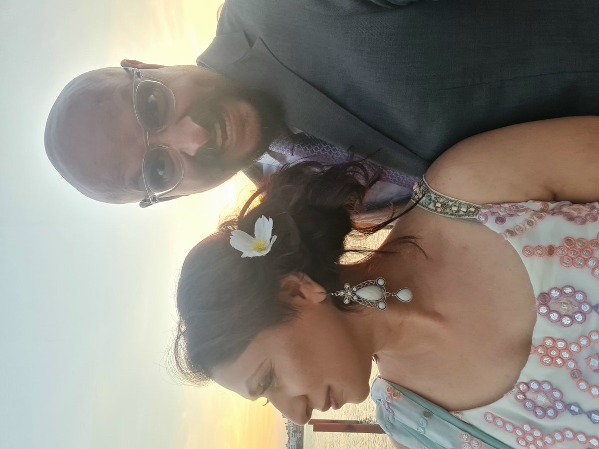 RiazGilani's tweet photo. #FamilyWedding #EnglishPoint #Selfie
haha https://t.co/LYLl0d3ZPW