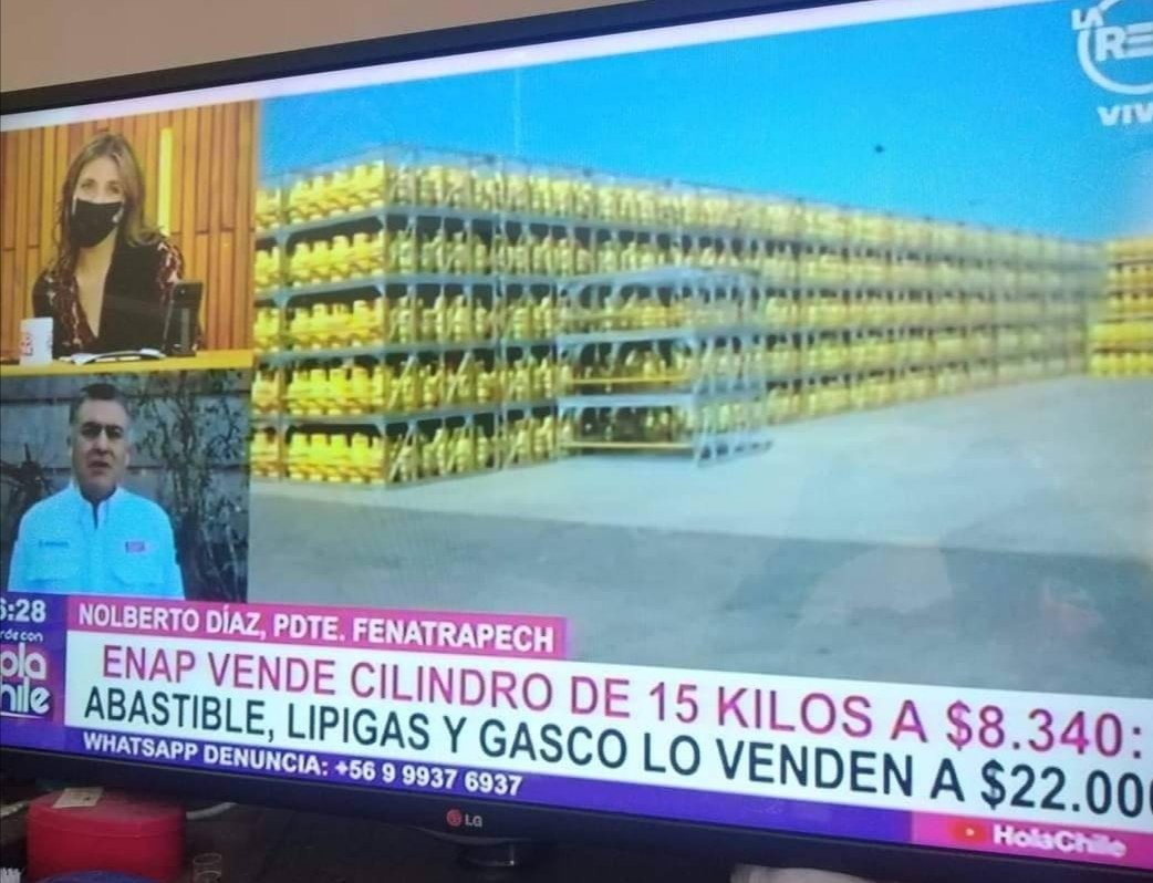 juantoko's tweet photo. ENAP vende cilindro de 15 kl a $8340 y abatible, lipigas y gasco lo venden en $22.000 #gas #robo https://t.co/AF2sSboXzk
