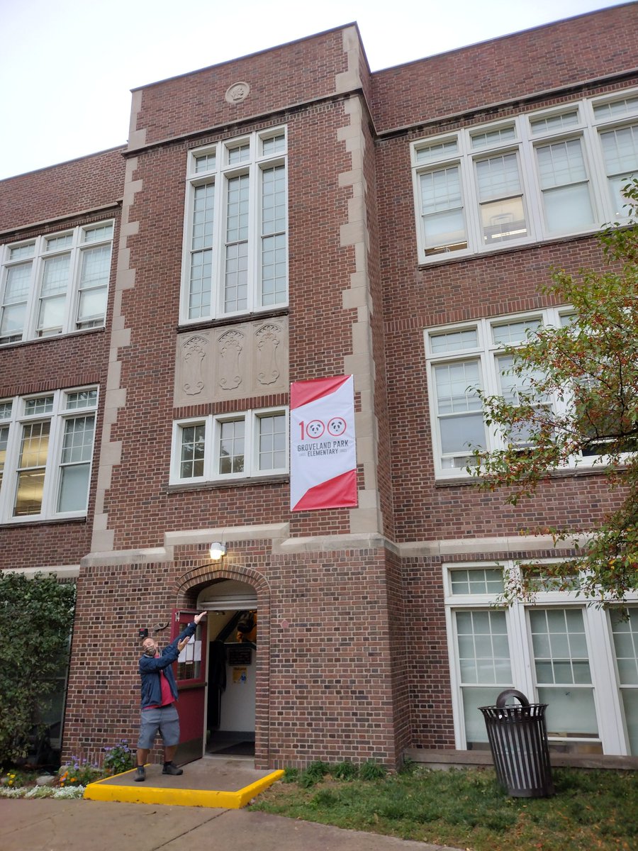 Yay for new banners celebrating our 100 years! 💯🐼#Groveland100 <a href="/SPPS_News/">Saint Paul Public Schools</a>
