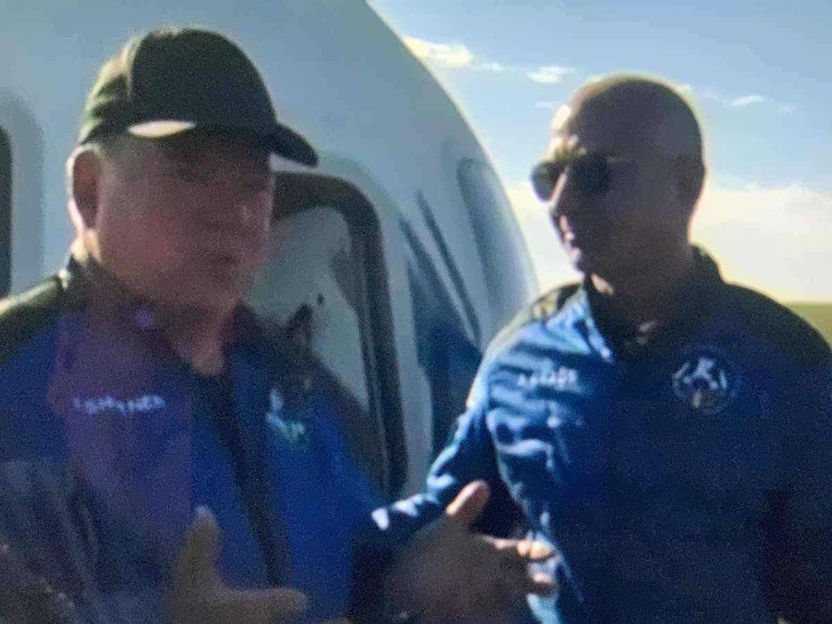 swhitright's tweet image. Wow..! Congrats Captain Kirk, #WilliamShatner #Bezos #NewShepard &amp;amp; #BlueOrigin - I hope to use my Prime Discount on a future space flight… before I’m 90 👍 #Avid