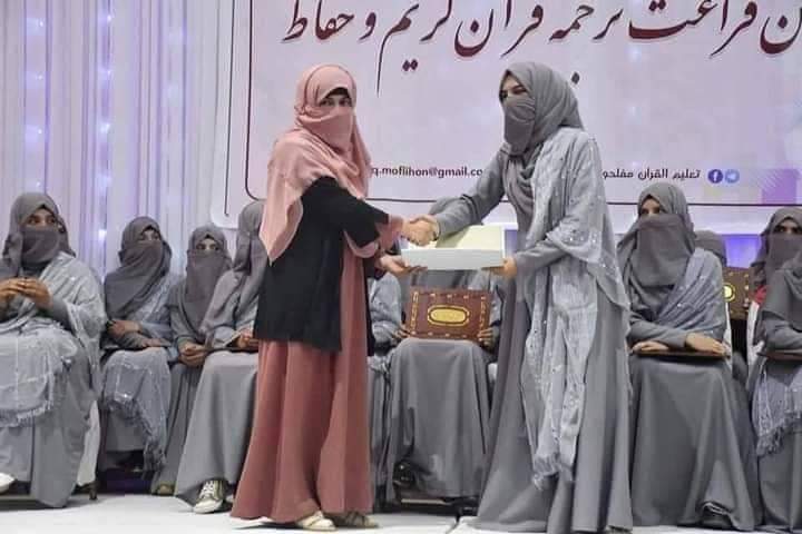 Abdukhaliq khaliqyar (@abdukhaliqk) on Twitter photo خو بيا هم دوزخي يمه!
ڪابل ڪې د تعلیم القران دارلحفاظ له مدرسې ٣١ تنه ښځینه زده کوونکو د قرانڪریم د ترجمې او حفظ سندونه ترلاسه کړل.
@ShkulaZadran <a href="/AbrarKh89457340/">Abrar Khan</a> @AfghaniGirl0 <a href="/attamobariz_2/">عطاء مبارز</a> <a href="/EfatHasiba/">Hasiba Efat | حسیبا عفت 🇦🇫</a> @GenKhoshal <a href="/ManzoorPashteen/">Manzoor Pashteen</a> <a href="/MarjanaSadat/">Marjan Sadat</a> <a href="/MaryamSamaa/">Maryam Sama</a> خو بيا هم دوزخي يمه!
ڪابل ڪې د تعلیم القران دارلحفاظ له مدرسې ٣١ تنه ښځینه زده کوونکو د قرانڪریم د ترجمې او حفظ سندونه ترلاسه کړل.
@ShkulaZadran <a href="/AbrarKh89457340/">Abrar Khan</a> @AfghaniGirl0 <a href="/attamobariz_2/">عطاء مبارز</a> <a href="/EfatHasiba/">Hasiba Efat | حسیبا عفت 🇦🇫</a> @GenKhoshal <a href="/ManzoorPashteen/">Manzoor Pashteen</a> <a href="/MarjanaSadat/">Marjan Sadat</a> <a href="/MaryamSamaa/">Maryam Sama</a>