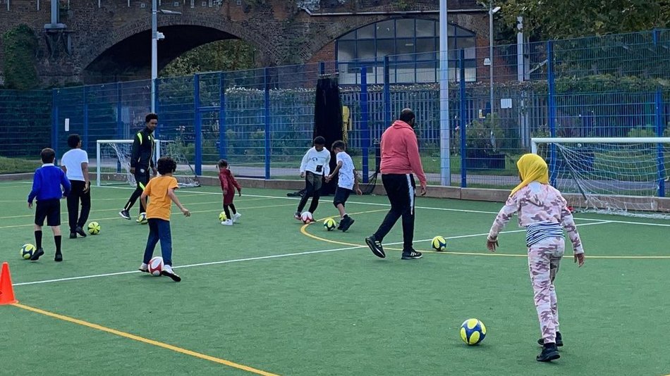 Exciting news! We're working with @protouchsa on a brand new football & fitness training session for kids ⚽️ Join their qualified coaches on Fridays afternoons (term time only) on our sports pitch to learn more about the beautiful games. Register now at: bit.ly/2YJdhpi