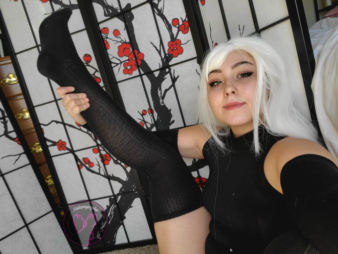 Wanna rip off my thigh highs? https://t.co/cPZ3pntURO