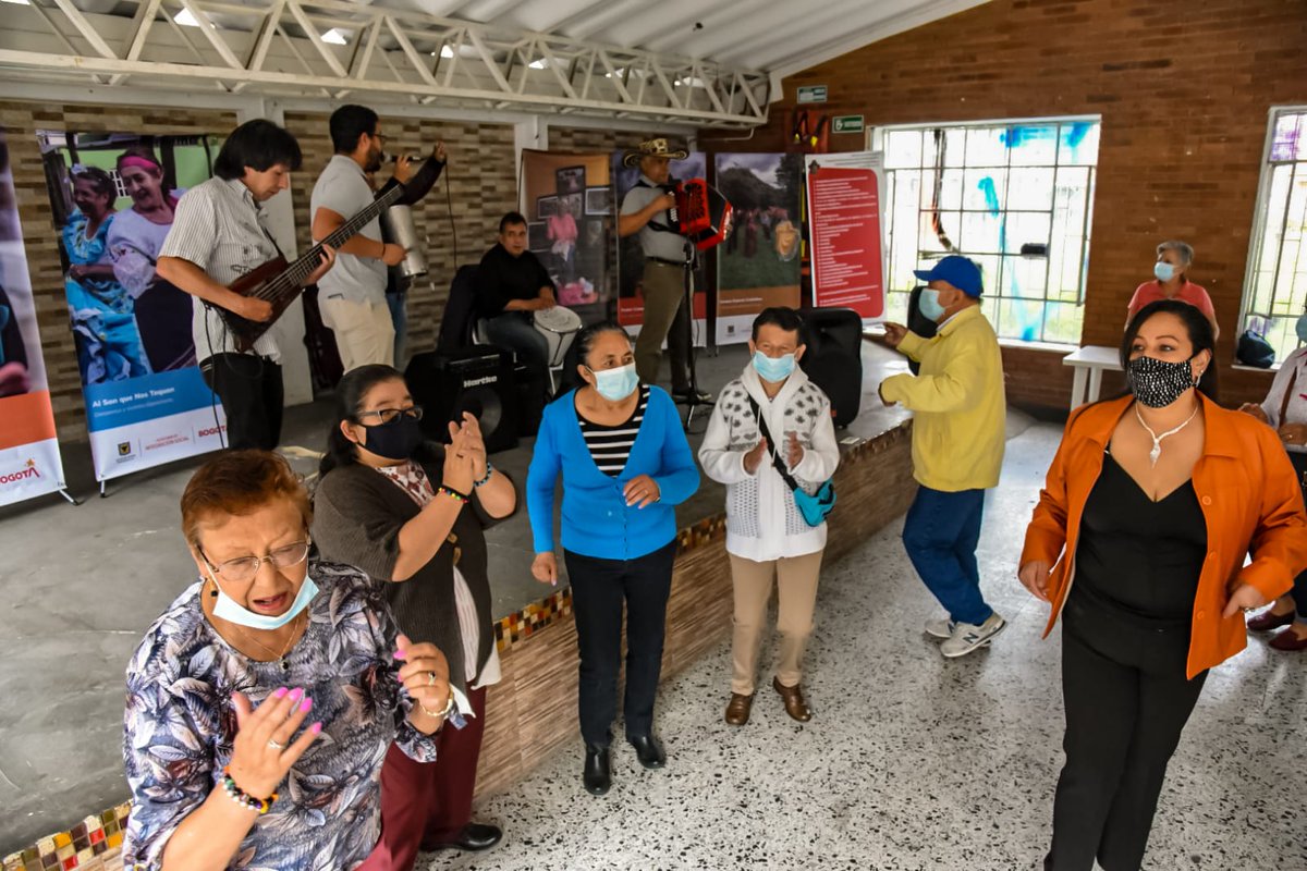 SLISEngativa's tweet photo. La Estrategia de Redes de Cuidado Comunitario de la Subdirección para la Vejez promueve la exposición de la galería fotográfica sobre la Convención Interamericana de los Derechos humanos de las personas mayores en el barrio Quirigua de la localidad de Engativá.
@SLISEngativa https://t.co/BE8nZ2Y10A