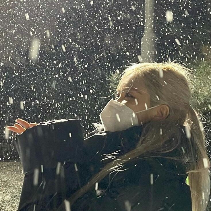 rscmfrt's tweet photo. eii rosé utted, abra a thread !! <3 https://t.co/fSUm9fzhzW