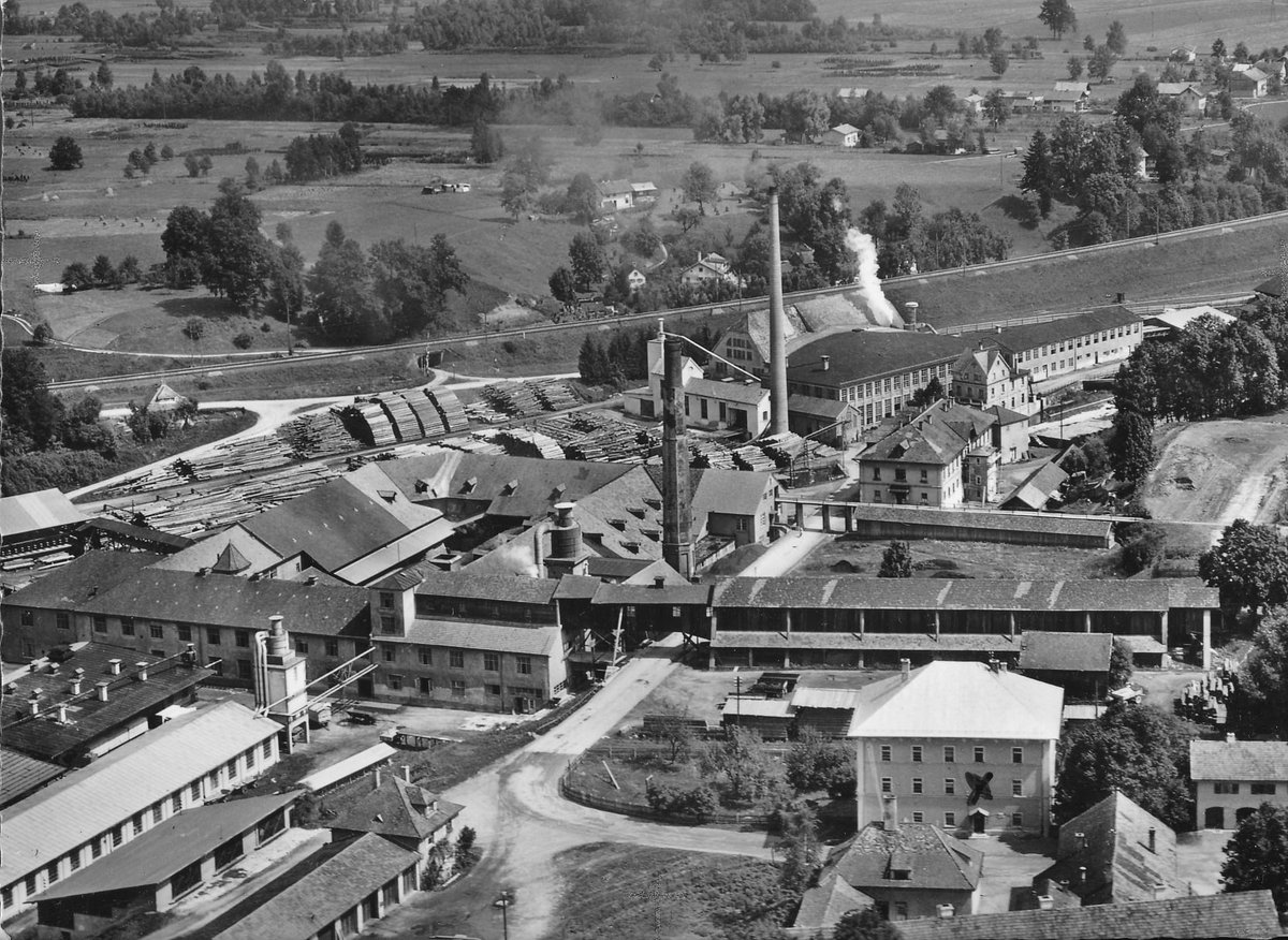 KWunsam's tweet photo. #FotoOldie: Unsere #Zeitmaschine landet heute im Jahr 1967. Auf dem #Foto zu sehen die Hamberger Industriewerke #Stephanskirchen im Landkreis #Rosenheim
#Archiv: Herbert Borrmann
#foto #fotografie #alt #history #geschichte #bayern https://t.co/sFlsHTgsgG