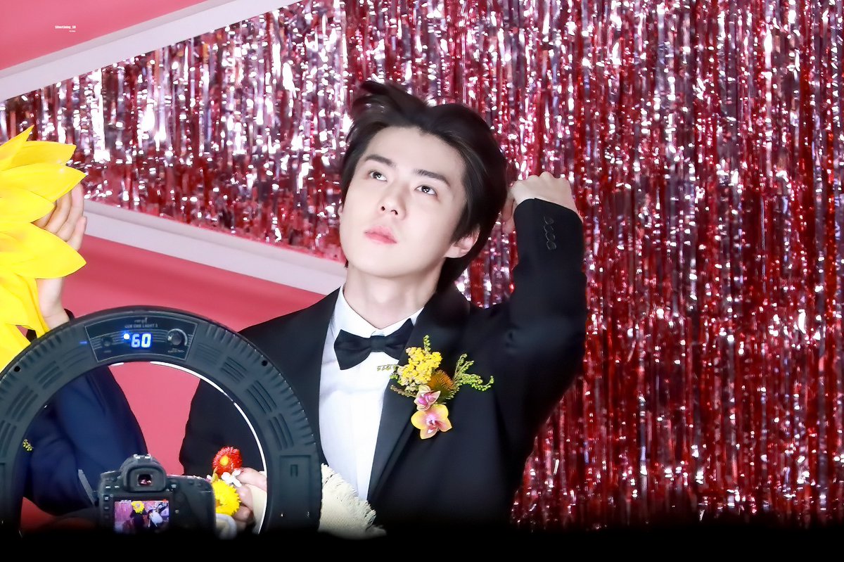 hourlyEXO's tweet photo. [@weareoneEXO #SEHUN] https://t.co/hZNoYQFFUT