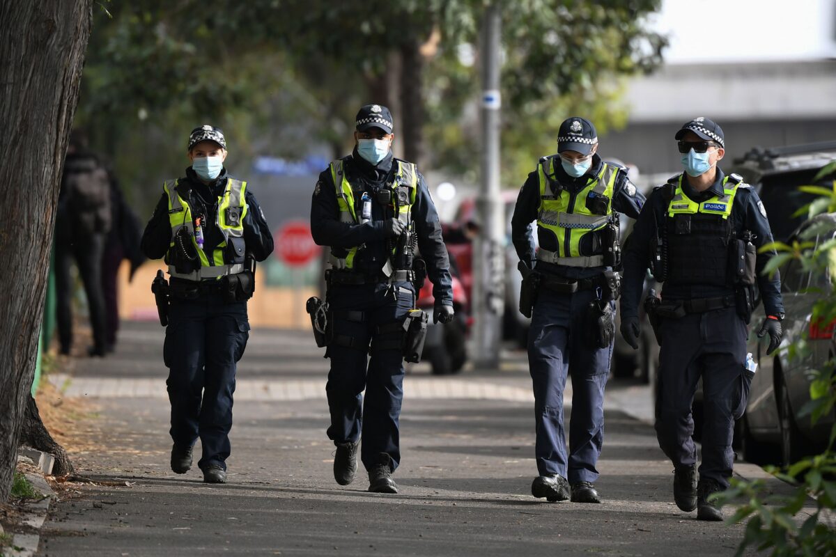 TimjboAU's tweet image. Police in Melbourne Arrest Liberal Commentator Topher Field for ‘Incitement’

m.theepochtimes.com/police-in-melb…
He then asked viewers to “spread the word” about his arrest and “make sure everyone knows the police have now come and arrested me.”
#melbournelockdown #COVID19Aus 
#springst