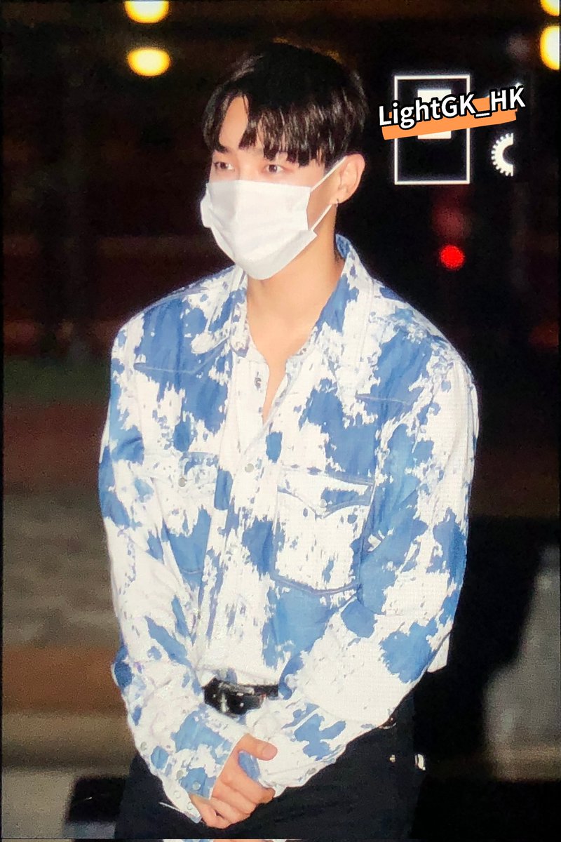 LightGK_HK's tweet photo. idol live school 출근
#AroundUsEnt #HIGHLIGHT #이기광 #기광 https://t.co/O10s5UxeRp